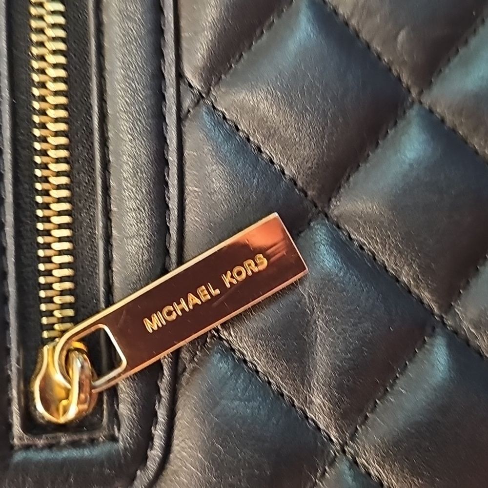 Michael KORS QUILTED Leather Satchel Like New - Picture 2 of 7